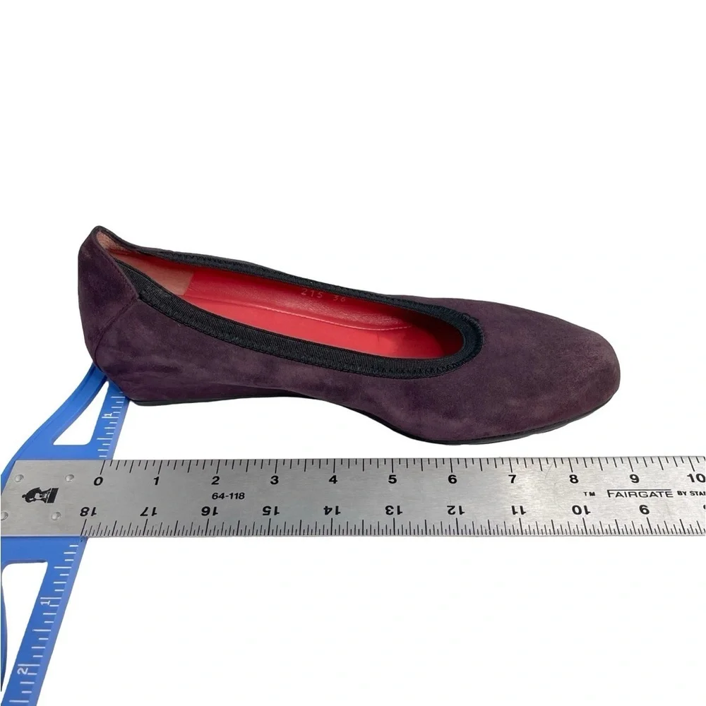 Pas de Rouge 215 hidden wedge Maryjane flat size 6 in suede eggplant/ plum color